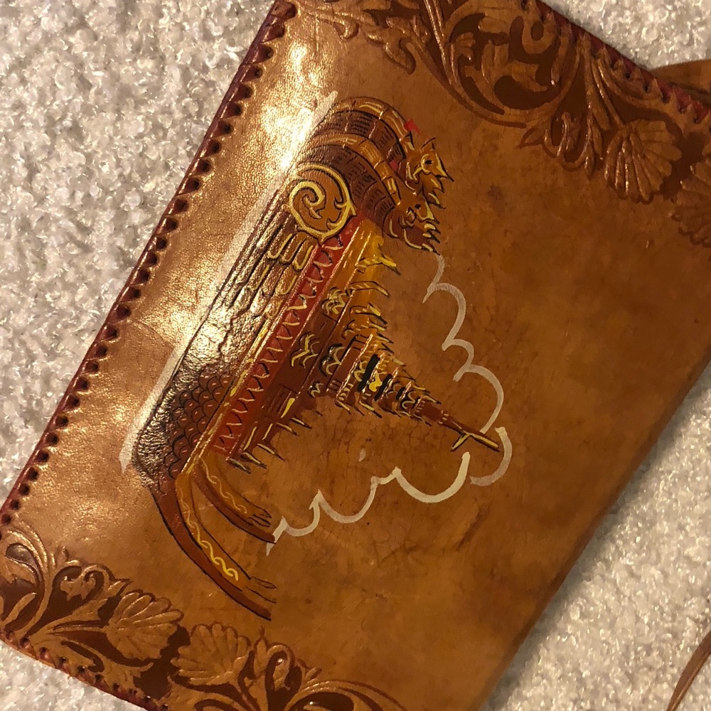 Vintage LEATHER HAND PAINTED & TOOLED BAG shown during live sale - Picture 7 of 8